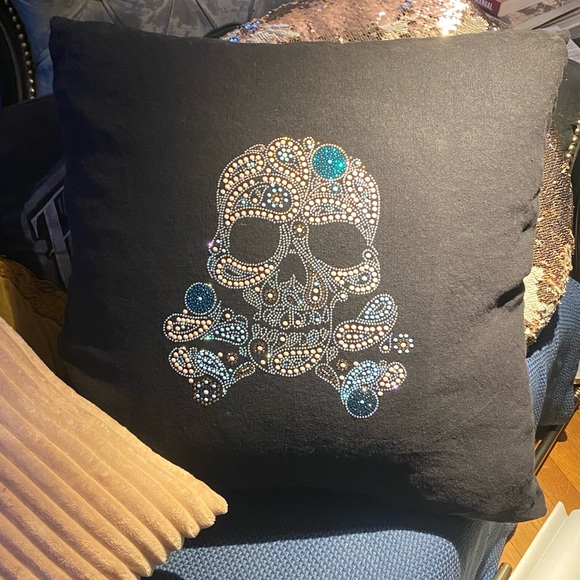 Swarovski Crystal Pearl Large Skull Statement Pillow - Picture 7 of 8